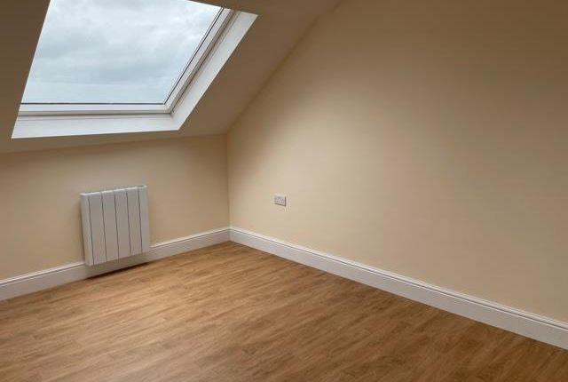 Oak Apartment (3rd Floor), 4, Victoria Place, Haverfordwest photo 4