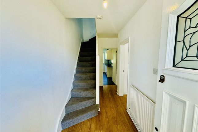 16, Ravenswood Crescent, Harrow photo 3