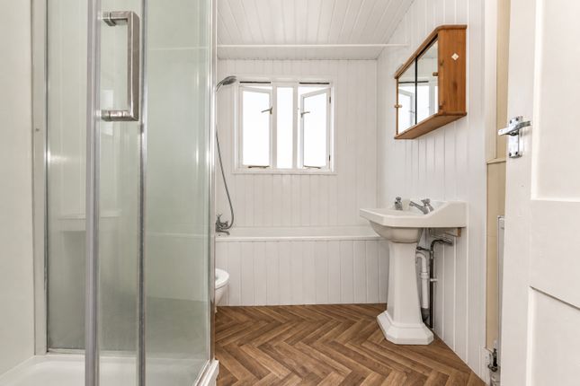 Room 5, 18, High Street, Greenhithe photo 3