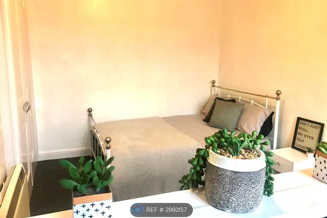Studio flat on Dewsbury Road, Beeston, Leeds, £475/mo
