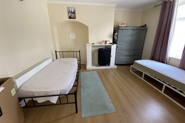 Arden Crescent, Dagenham photo 3