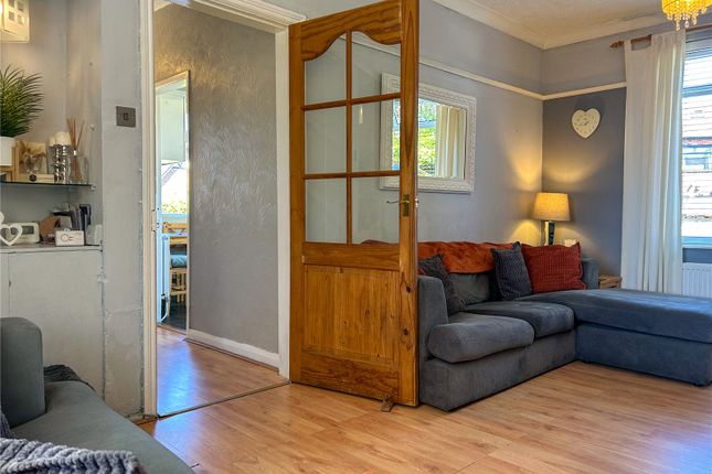 9, Laycock Grove, Manchester photo 2