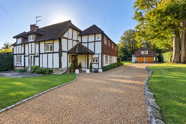 Gravelpits Lane, Guildford photo 3