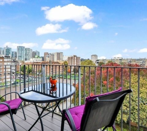 1-bed flat on Flat 503 Harrison House 1, Martineau Square, Greater London, £330,000