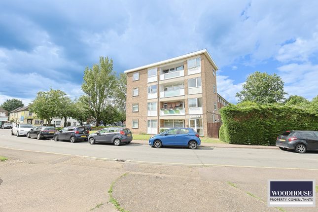 Thumbnail Flat for sale in Northgate House, Turners Hill, Cheshunt