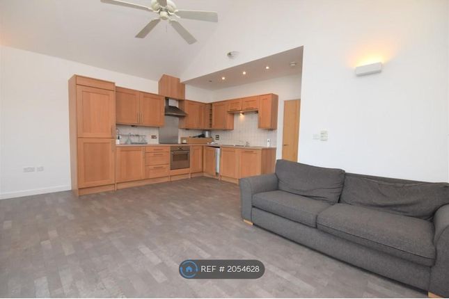 Flat to rent in Rotary Way, Colchester