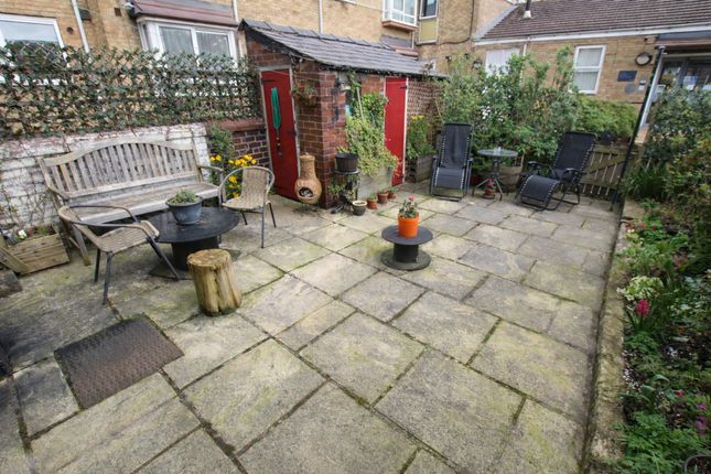16 King Street, Todmorden photo 4