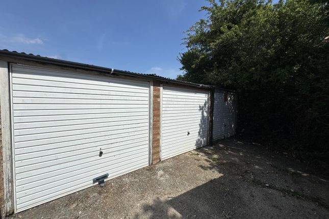 Garage, Garage at Milton Road, Stanford-Le-Hope photo 2