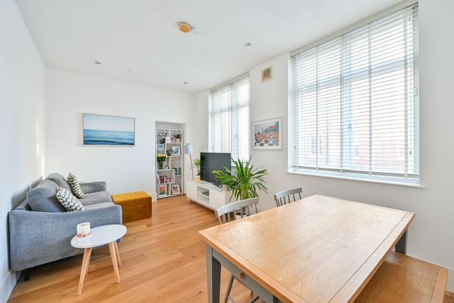 1-bed flat on Merrow Street, Elephant and Castle, £275,000