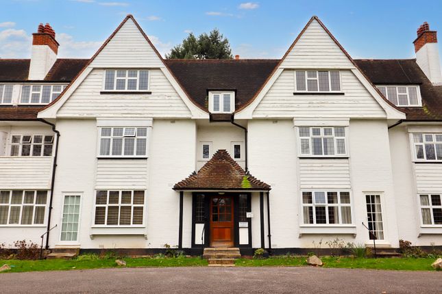Flat for sale in Watts Road, Thames Ditton