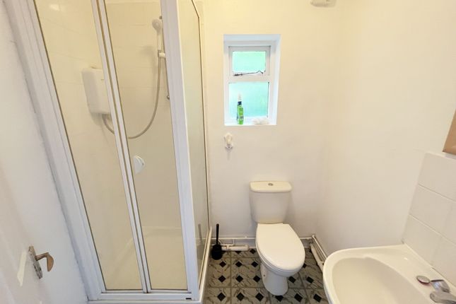 Flat 5, 52, Hencroft Street South, Slough photo 3