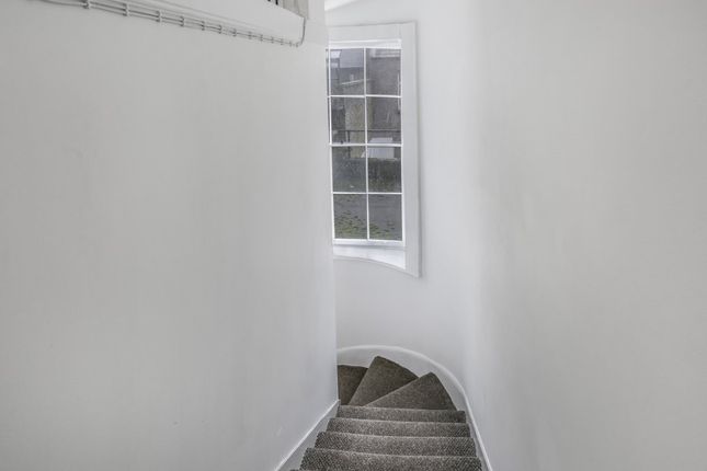 Room 2, 77, Guilford Street, London photo 3