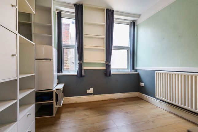 Flat 2, 20, Romilly Road West, Cardiff photo 4