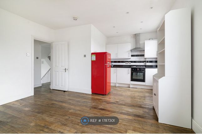 Flat to rent in Cecilia Road, London