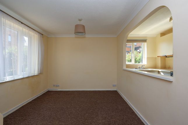 17, Abinger Way, Surrey photo 4