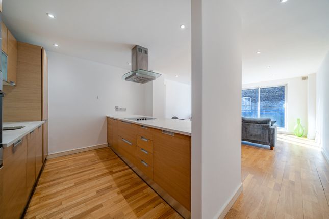 Flat D, 95-96, Lower Marsh, London photo 4