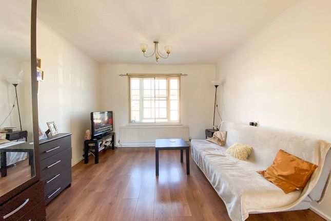 4 Essex House, Quaker Lane, Waltham Abbey photo 3