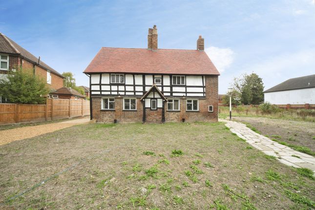 3-bed house on Vane Cottage, Park Road North, Dunstable, £550,000