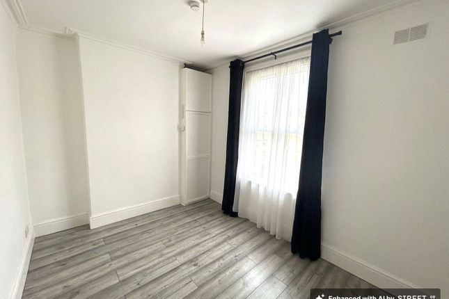 48b Birchanger Road, London photo 5