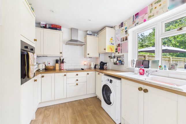 29, Perth, Gloucestershire photo 2