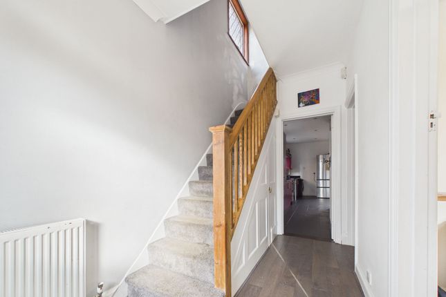 6 Wendover Way, Reading photo 3