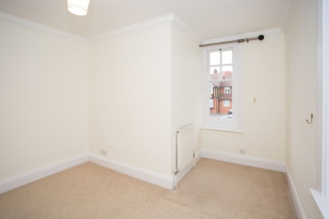 Flat to rent in Hall Place Gardens, St Albans, Herts
