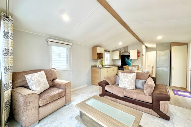 2-bed caravan on 5, Oaklands Holiday Park, Colchester Rd, St. Osyth, £39,995