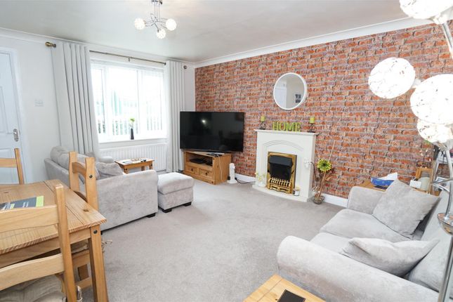 8, Helen Rose Court, Shipley photo 4