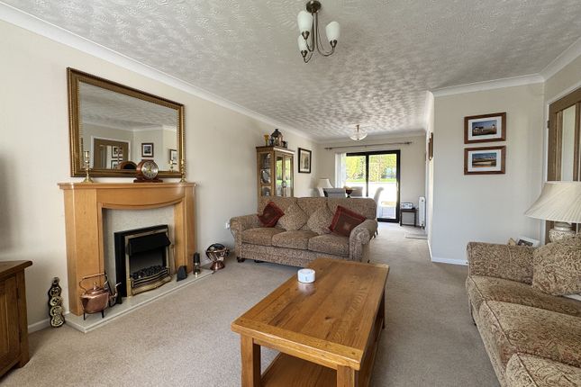 32, Woodlands Park, Ammanford photo 3
