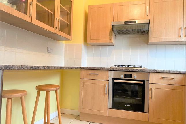 292 Hurstwood Court,, Woodhouse Road, London photo 4