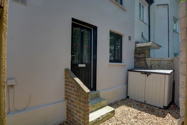 Maisonette to rent in London Road, Hindhead
