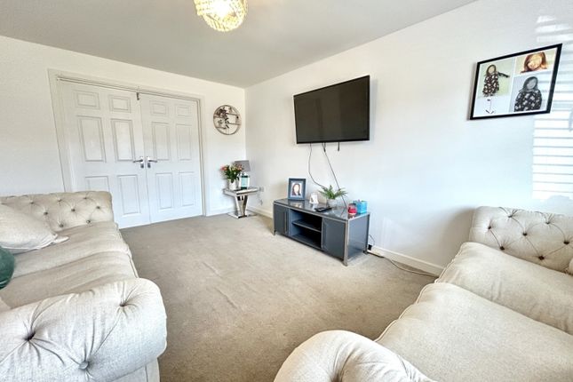 2, Parkinson Crescent, Durham photo 2