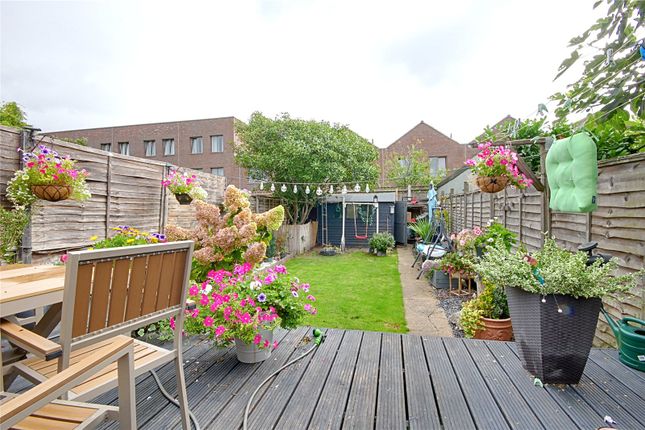 28, Falcon Crescent, Enfield photo 2