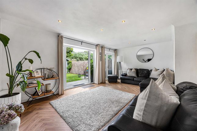 4, Hursley Close, Reading photo 2