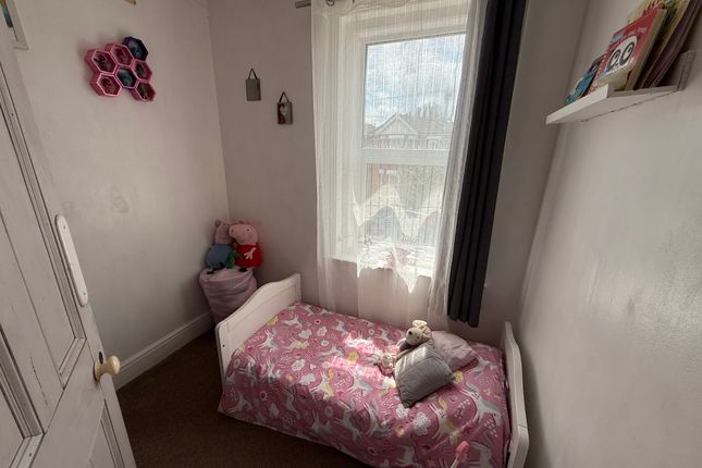 33, Orcheston Road, Charminster photo 4
