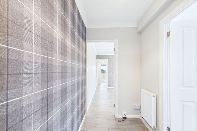 3/3 61 Keal Avenue, Glasgow photo 2