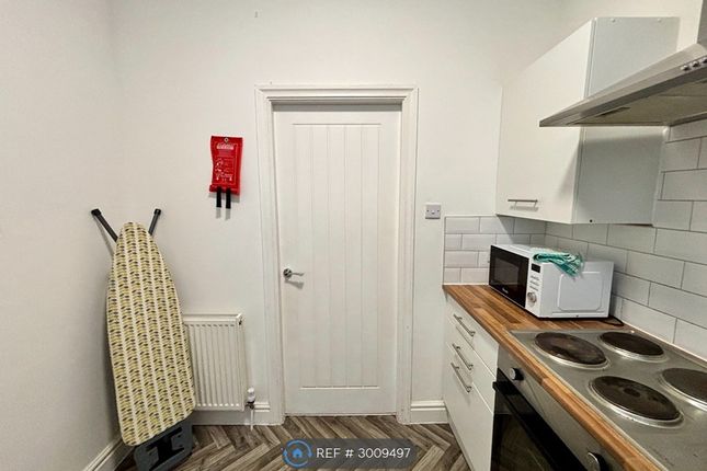 Flat, Warbreck Moor, Liverpool photo 2