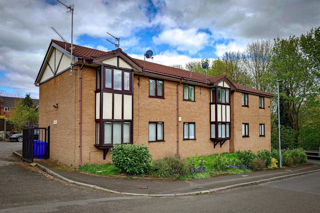Flat for sale in Newman Street, Hyde