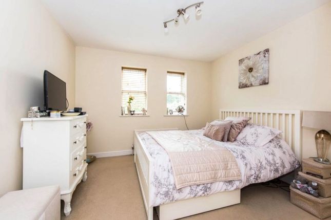 Flat for sale in Cobham, Surrey