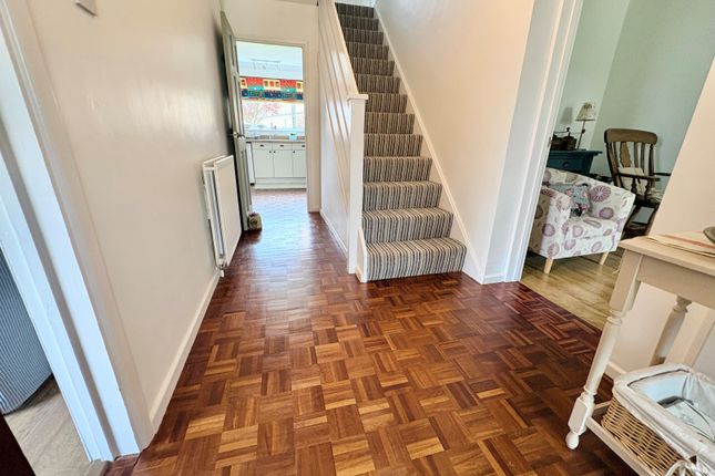 15 Sweeting Avenue, Little Paxton, St. Neots photo 2