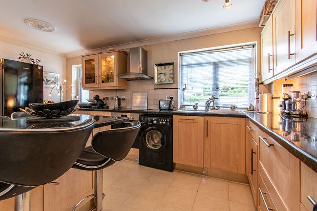 3 St. Georges Court, Looe photo 3