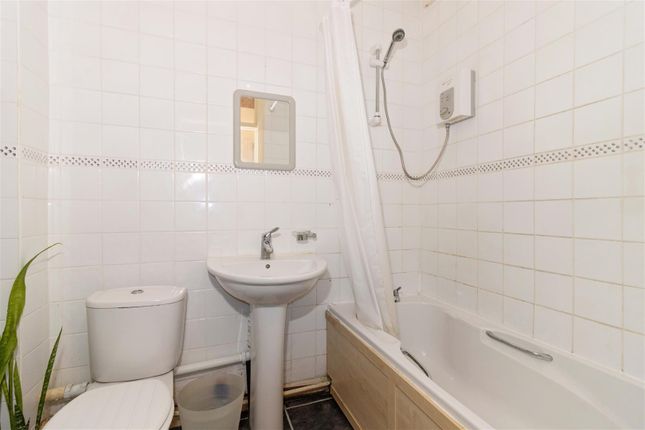 Flat for sale in Longfellow Road, Worthing