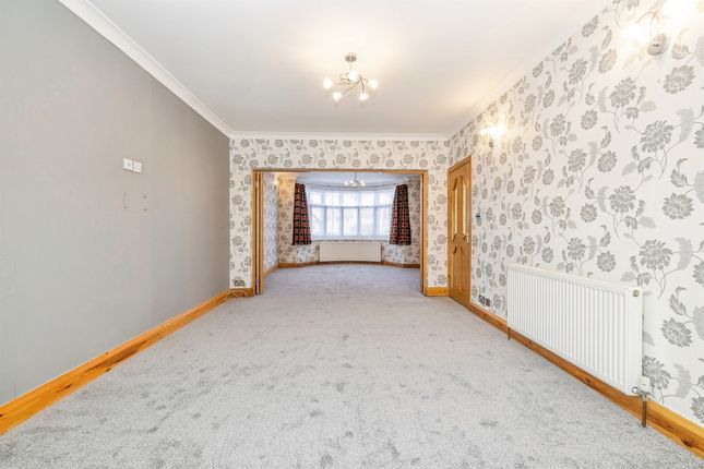 21, Swiss Avenue, Watford photo 3