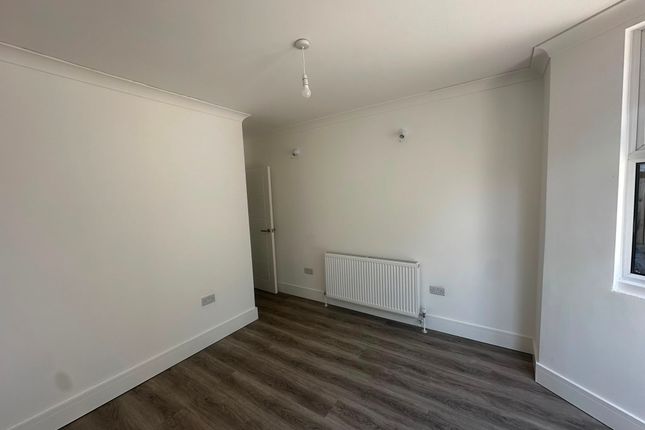 131, Brownhill Road, London photo 3