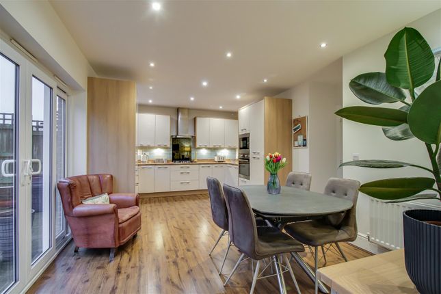 15, Malvern Mews, Wakefield photo 2