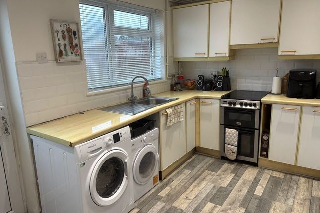 17, Woodside Close, Bordon photo 3