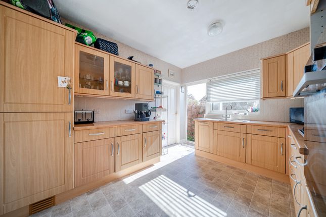 2, Highwood Close, Orpington photo 4