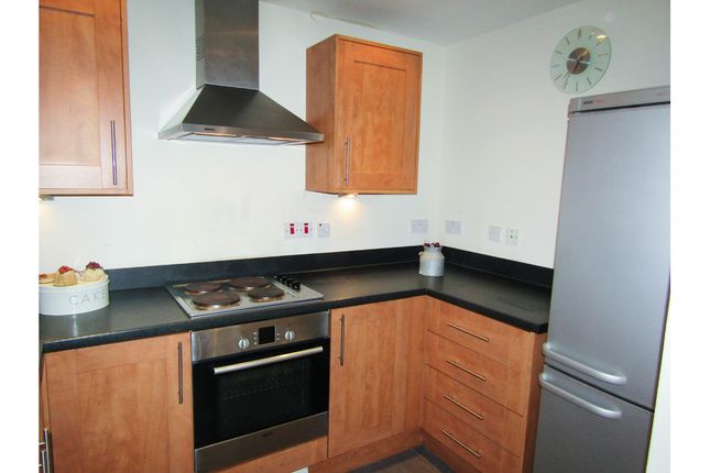 32, Regents Court, Woking photo 5