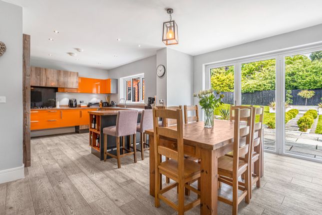 4 Parkwood Close, Alfreton, Derbyshire photo 2
