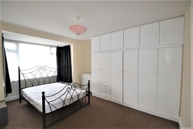 Eton Avenue, Wembley photo 2